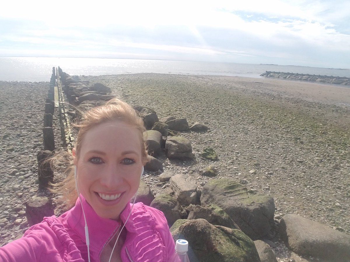 KimFisherWarren's tweet photo. A marathon of @WeAreExponent #MWC17 meetings! Finish line in sight! We're at mile 26 of 26.2! https://t.co/t4021q6Fd9
