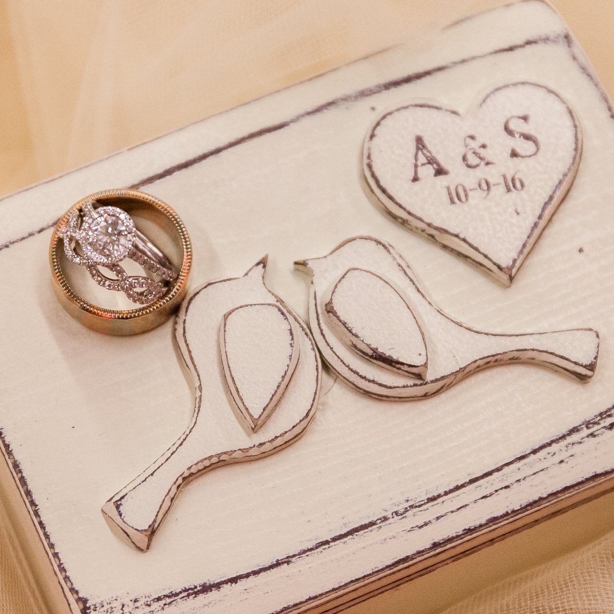 gregolinoshop's tweet photo. Love Birds wedding ring box, designed by Gregolino.
Thanks Susanne ! ❤️
#rusticweddings #lovebirds #rusticringbox https://t.co/eJ8m2x4Nog