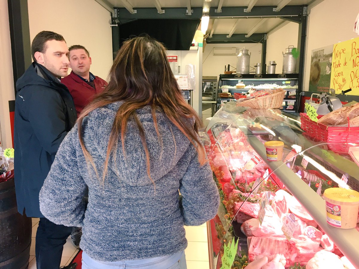 JulienDive's tweet photo. Les commerçants de proximité sont des passionnés qu'il faut protéger ! Échanges avec le boucher-traiteur de #Flavy. https://t.co/kveObRVfCe