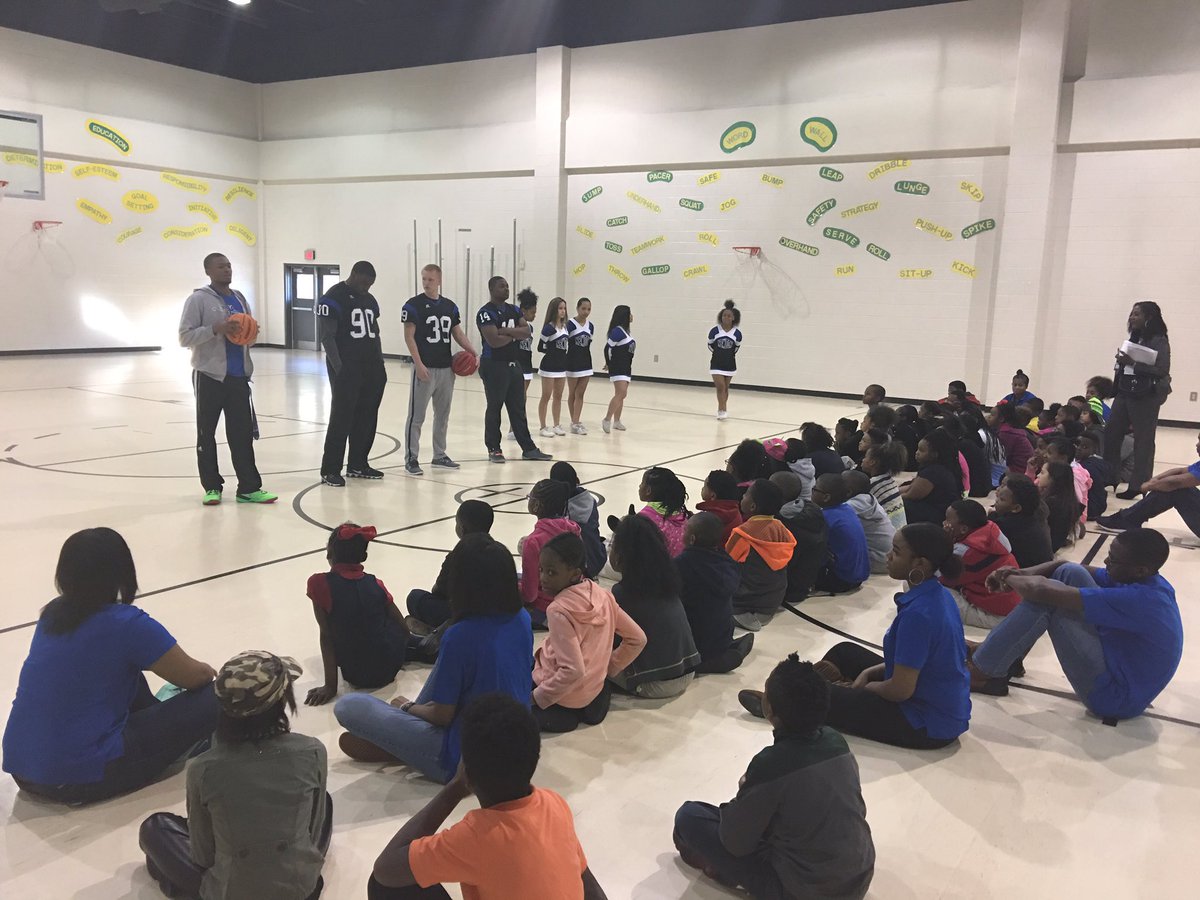 RyanEarlJames's tweet photo. @TheRAMbassadorS @NHS_PBIS Speak PBIS to @LIVEOAKELEM Being Safe, Responsible and Respectful.#ncssbethebest https://t.co/Jk93eVbEXP
