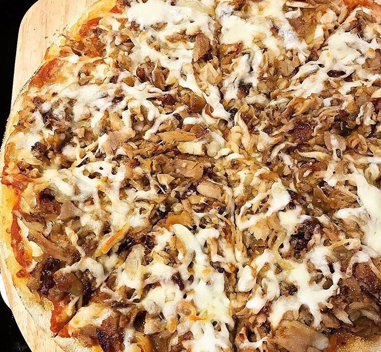 MamaIstanbul's tweet photo. We found #comfort for your #Thursday #night in 🙌🏻 #chicken #Doner #kebab #pizza super Fresh taste awesome just get some ❤️ #madewithlove https://t.co/lb39FuVGdN