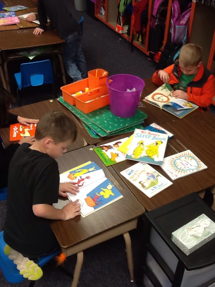 azle_mrsBisso's tweet photo. Happy Read Across America Day!! #azlearns https://t.co/ZrUVRBmboR