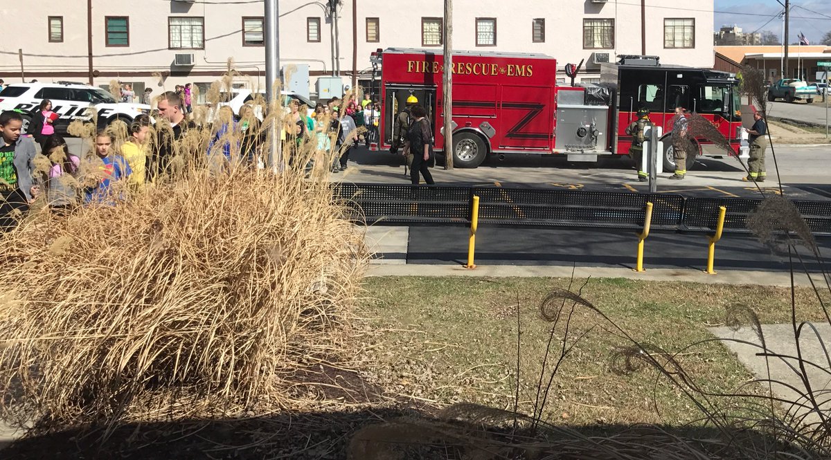 AngelaBright68's tweet photo. False alarm but quick response from Excelsior Spring Fire Department yesterday at Lewis. Thanks ESPD &amp; ESFD @LE_ESSD40 https://t.co/LuR2KFH9mp