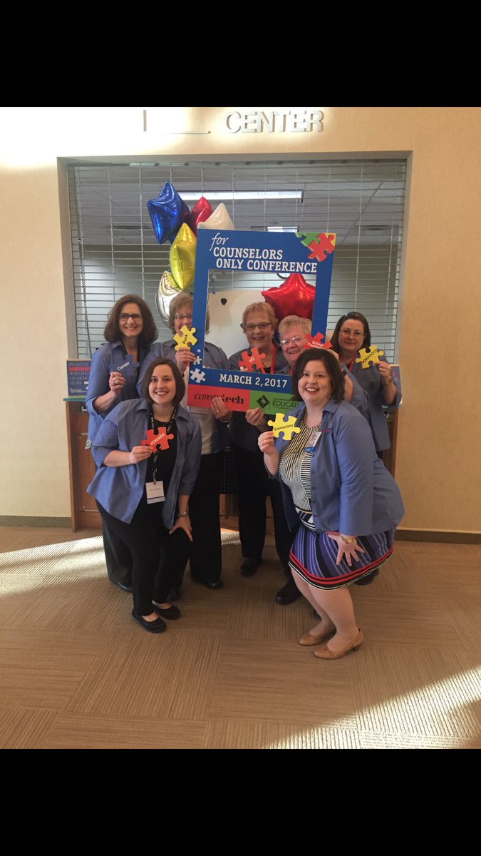 CounslrAdvcate's tweet photo. Everyone loves a selfie booth @okcareertech @OKCareerGuide #OKFCO17 #careertechdelivers #careertechdelivers https://t.co/j7d5GBbTQ2