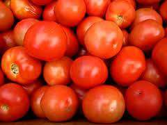 VillasMarket's tweet photo. March 2, 2017. Today only tomatoes 5 lbs. for $1.00 #VillasMarket #buylocal #tomatoes #Nogalesproduce https://t.co/nt5TM3aIKN