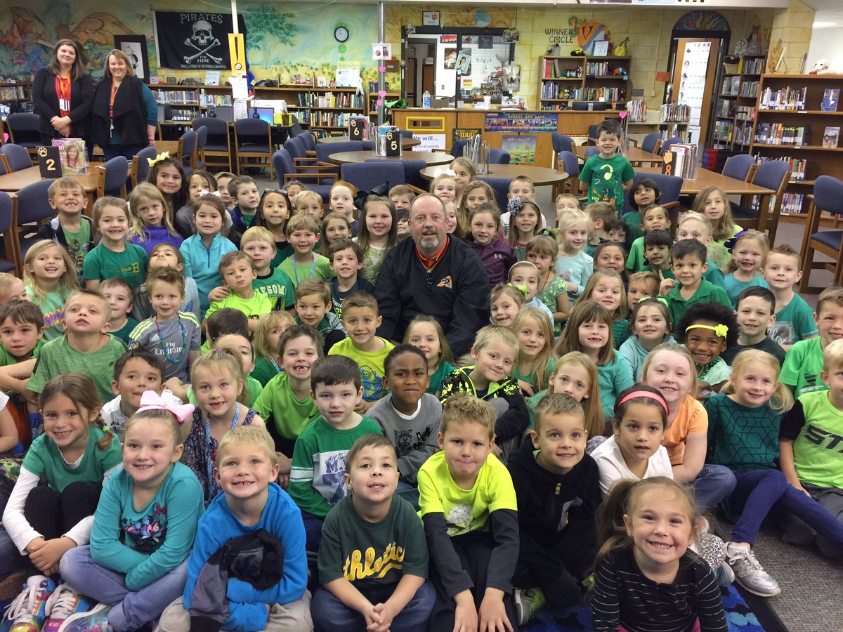 PattiPbowles's tweet photo. Dr.Citty came to read to VANDAGRIFF Kindergarten kids for Dr. Seuss' Birthday. https://t.co/m4OkG25RTS