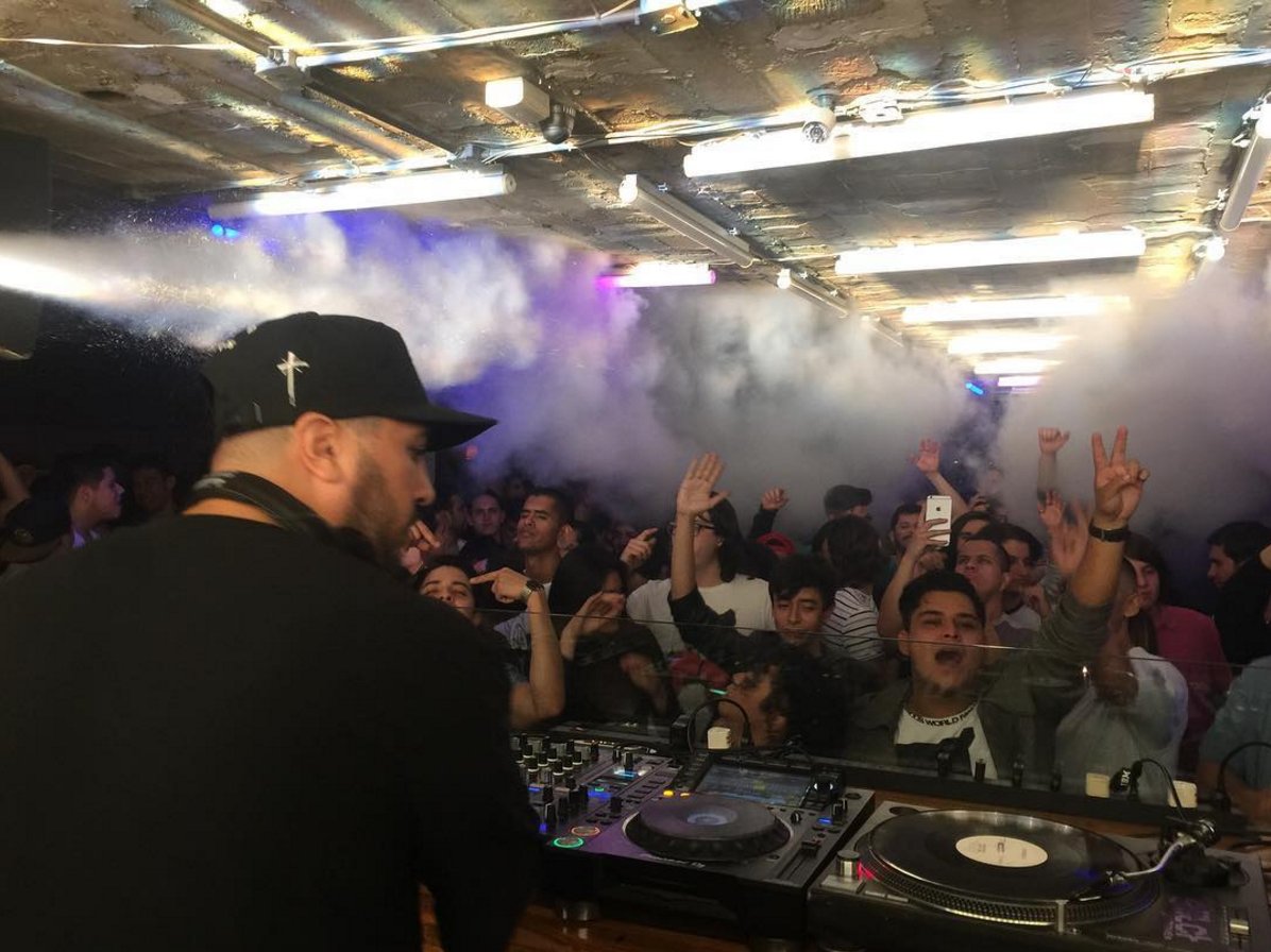 Papi <a href="/hector/">Héctor Martín</a>.official.page back in his hometown at <a href="/baramericas/">Bar americas</a> with @pintomusicpage last week! 🔥