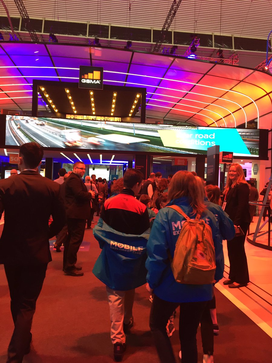 MariaGilCabrera's tweet photo. Acabando #mwc17 con amigos de @QuectelAmy, @Telefonica y @cellnextelecom. Intentando adivinar que nos deparará el futuro de la IoT 😊 https://t.co/zy7vywiASW