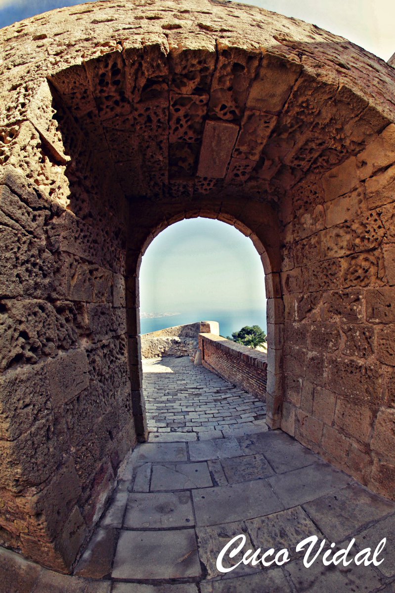 La porta al mar Mediterrani, des del Castell de Santa Bàrbara. #fotodeldia #Alicante #Alacant #mar #Mediterraneo #castillosantabarbara