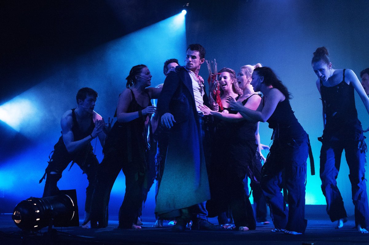 LTSchool's tweet photo. #tbt #performance2012 https://t.co/U4DDcfM9kB