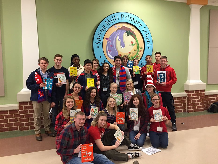 BerkCoSchoolsWV's tweet photo. Celebrations in #BerkCoSchoolsWV unfold for #ReadAcrossAmerica Day! Share your photos using: #BCSReads #DrSeuss #shareabook https://t.co/disBj8q2k9