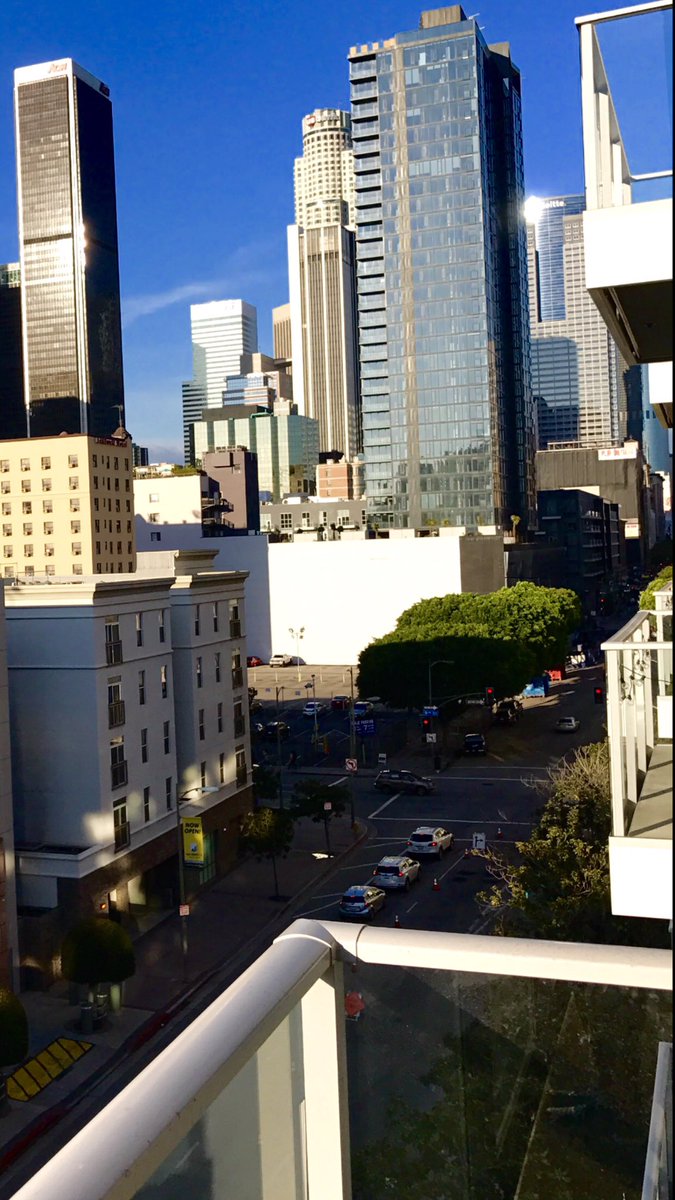 MelendezReports's tweet photo. Way too excited to move into my new apartment Saturday so I can enjoy my new #DTLA view 🙌🏽 #DTLALiving #DTLAViews https://t.co/MLikdLARdL