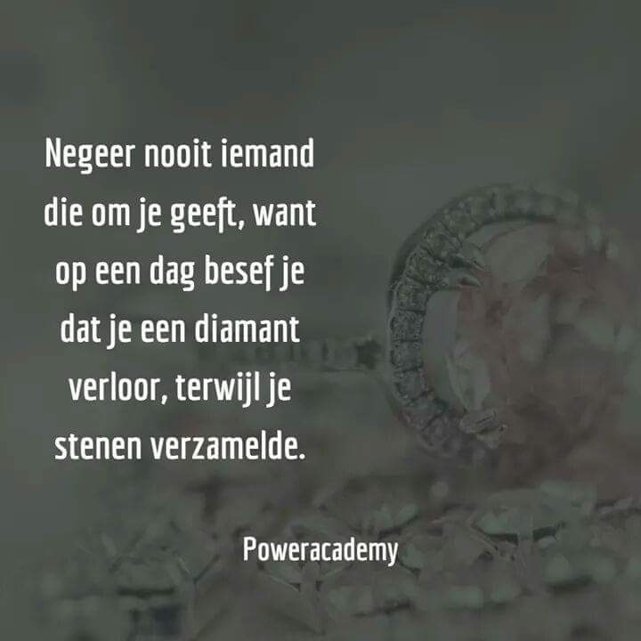 Sommige zijn druk bezig met stenen verzamelen totdat ze het ook zien #eigenproces los laten :-) blij met de mensen in mijn leven #echte ❤