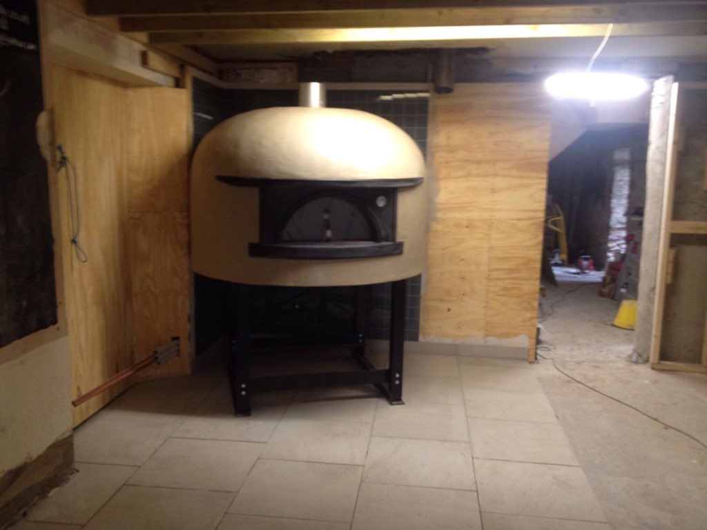 Cops_angie's tweet image. @flame_factory the new pizza oven is now in the building . Its huge !! Xo