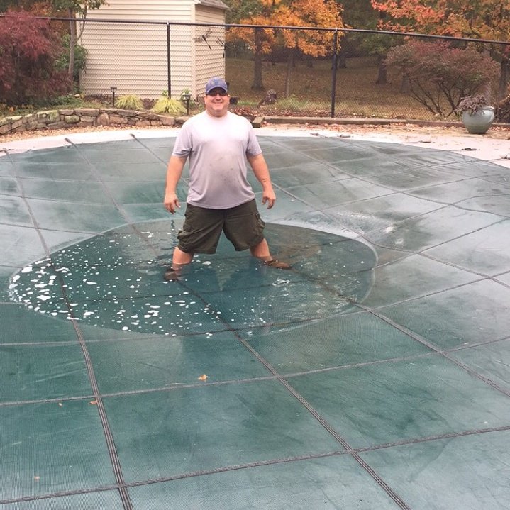 JWSirsplashalot's tweet image. #safetycover #poolcoverinstallation #strengthtest # Loop-Loc covers keep you safe, look great, and make opening and closing easy as pie!