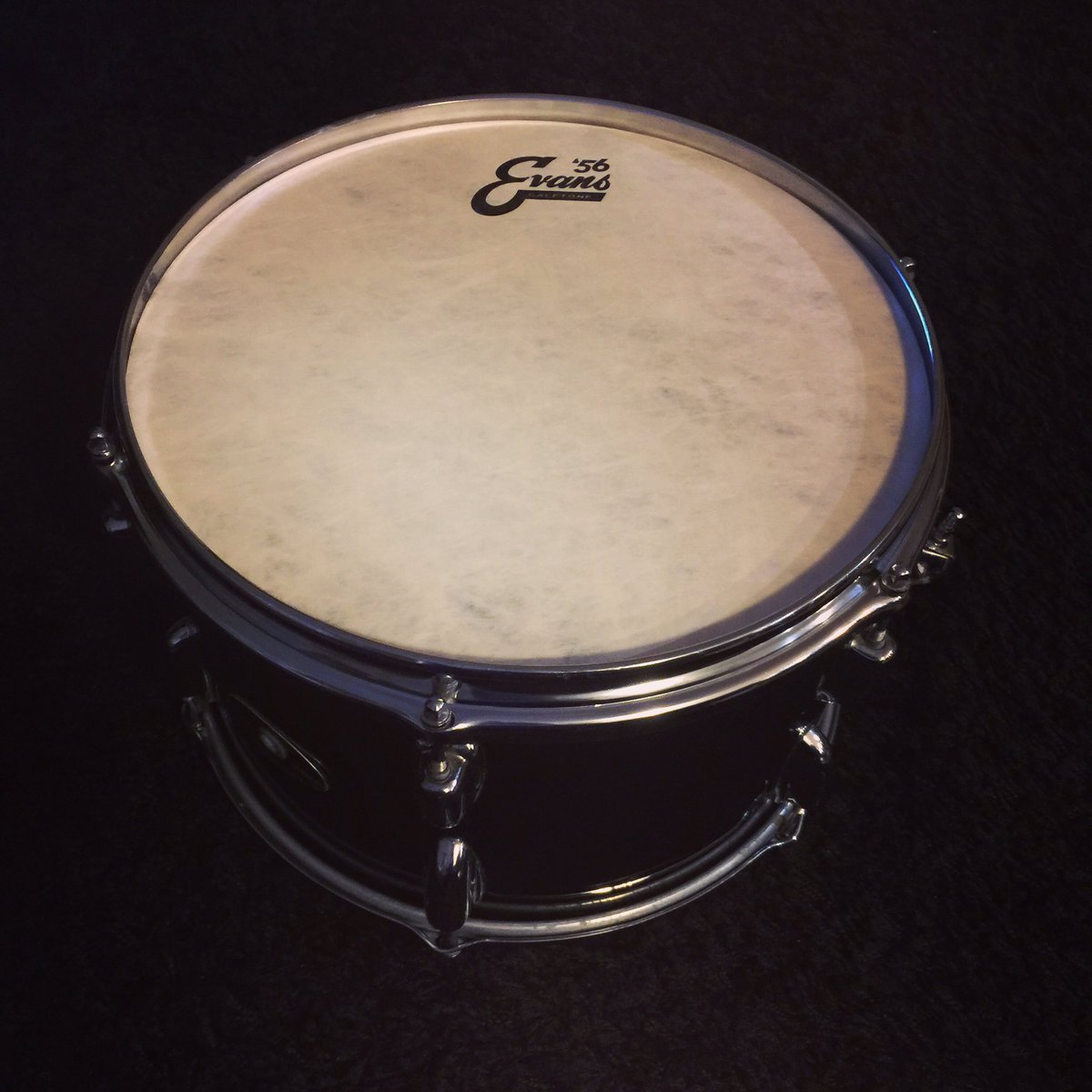 vjanbazian's tweet photo. 🥁@EvansDrumheads '56 #Calftone loooking good on my #Slingerland tom. https://t.co/mh71SFMPGc