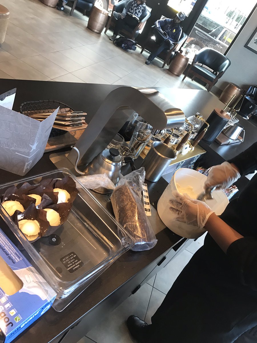 Starbucks11051's tweet photo. Come join us at Harbor East for cold Brew floats !!!!!! https://t.co/hE7utiRe5n