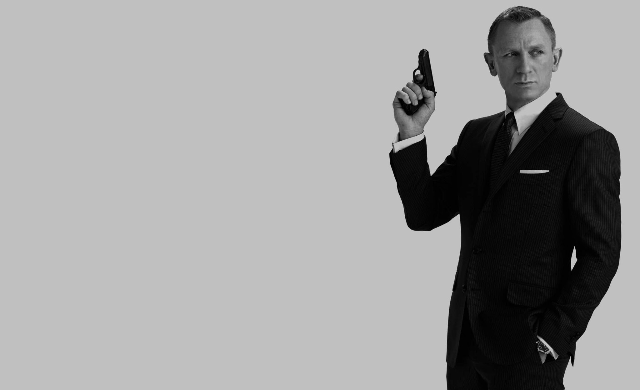 Happy 49th birthday Bond, James Bond AKA Daniel Craig.
Born on this day, 1968.   