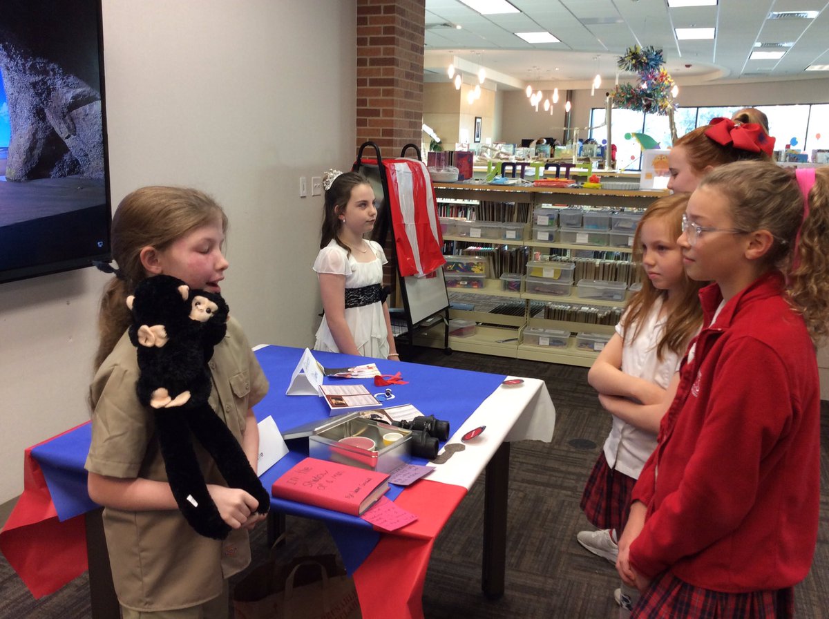 ehukill_gses's tweet photo. Wax Museum @ehukill_gses for #ReadAcrossAmerica day #gseslibrary #GSESreads @gsesdallas https://t.co/flAfBmn38L