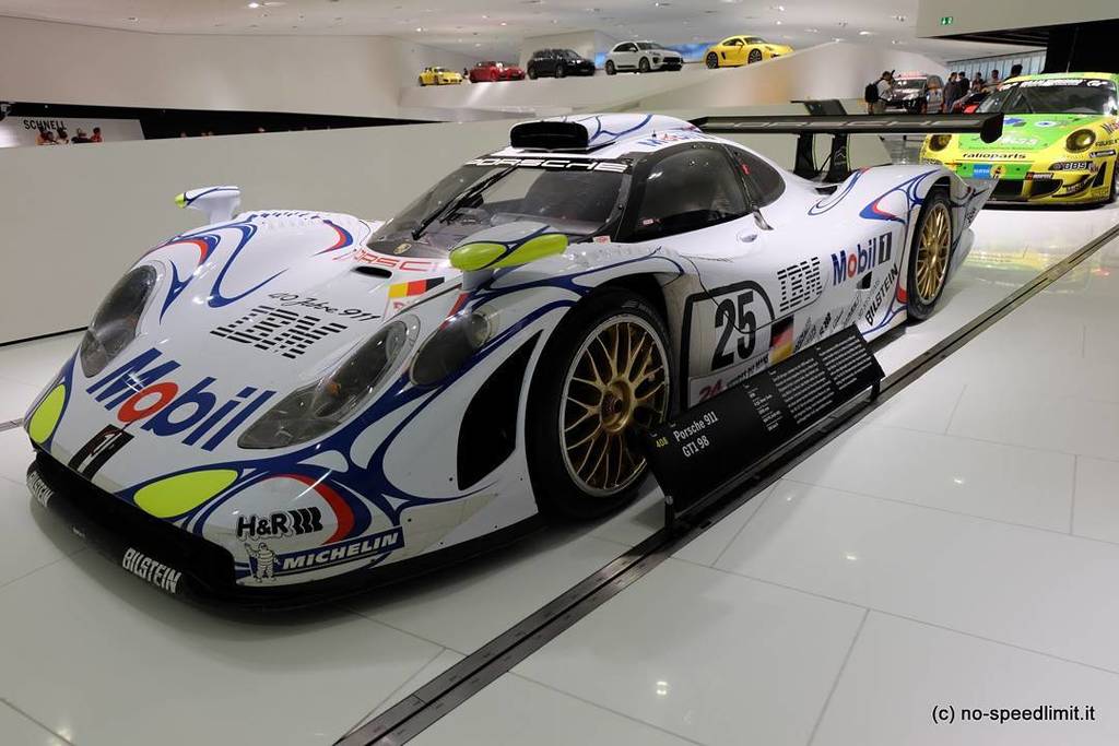 #porsche911gt1 #porsche911gt198 #lemanswinner #porschemuseum #cultcar … ift.tt/2m0tazB