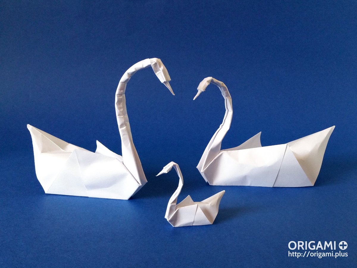 ColorigamiFr's tweet image. Des jolis cygnes en origami pliés en 5 min avec du papier copie! L'artiste Eric Vigier montre comment les plier youtu.be/uXh3a9q1dOo #diy