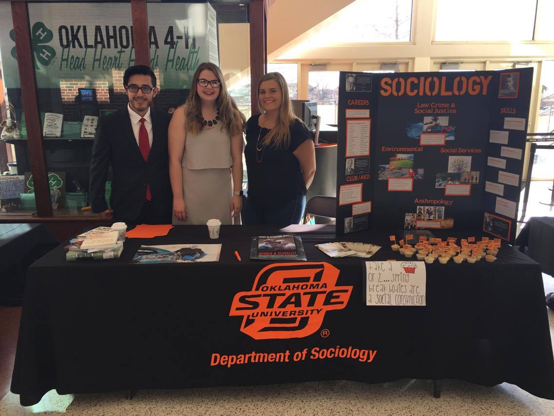 OkstateCAS's tweet image. #Sociology club at the #FlipFair... check out the cupcake sign! Employers, visit with student orgs before the fair! #CareerFair #okstate
