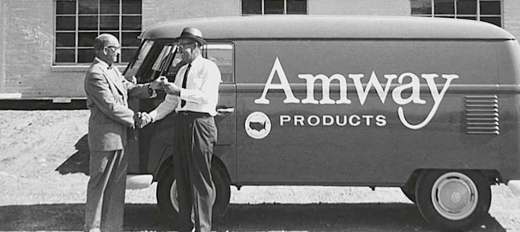 AmwayUS's tweet photo. “Amway is people helping people to lead more successful lives.” - Jay Van Andel  https://t.co/MxmrSS1TV6 #Leaders #Partnership #AmwayValues https://t.co/tqaZWohoug