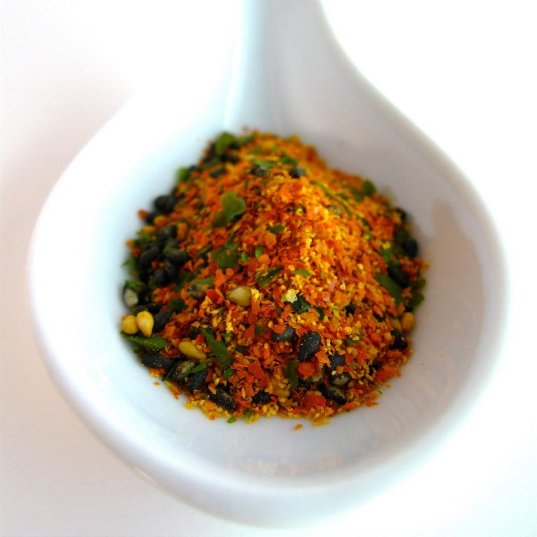 KaaSushi's tweet photo. El Shichimi tōgarashi tiene 7 especias: Chile, Piel de mandarina, Semillas de sésamo, amapola, cáñamo, Nori y Sansho https://t.co/NTgc4PUwWY