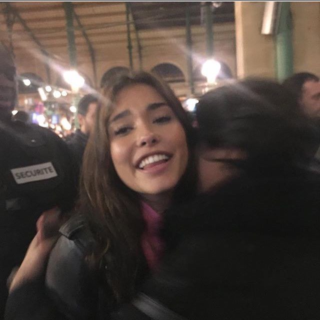 madsupdate's tweet photo. 📷| Madison Beer yesterday with fans in Paris, France

March 2nd, 2017 https://t.co/y03WixgZzG