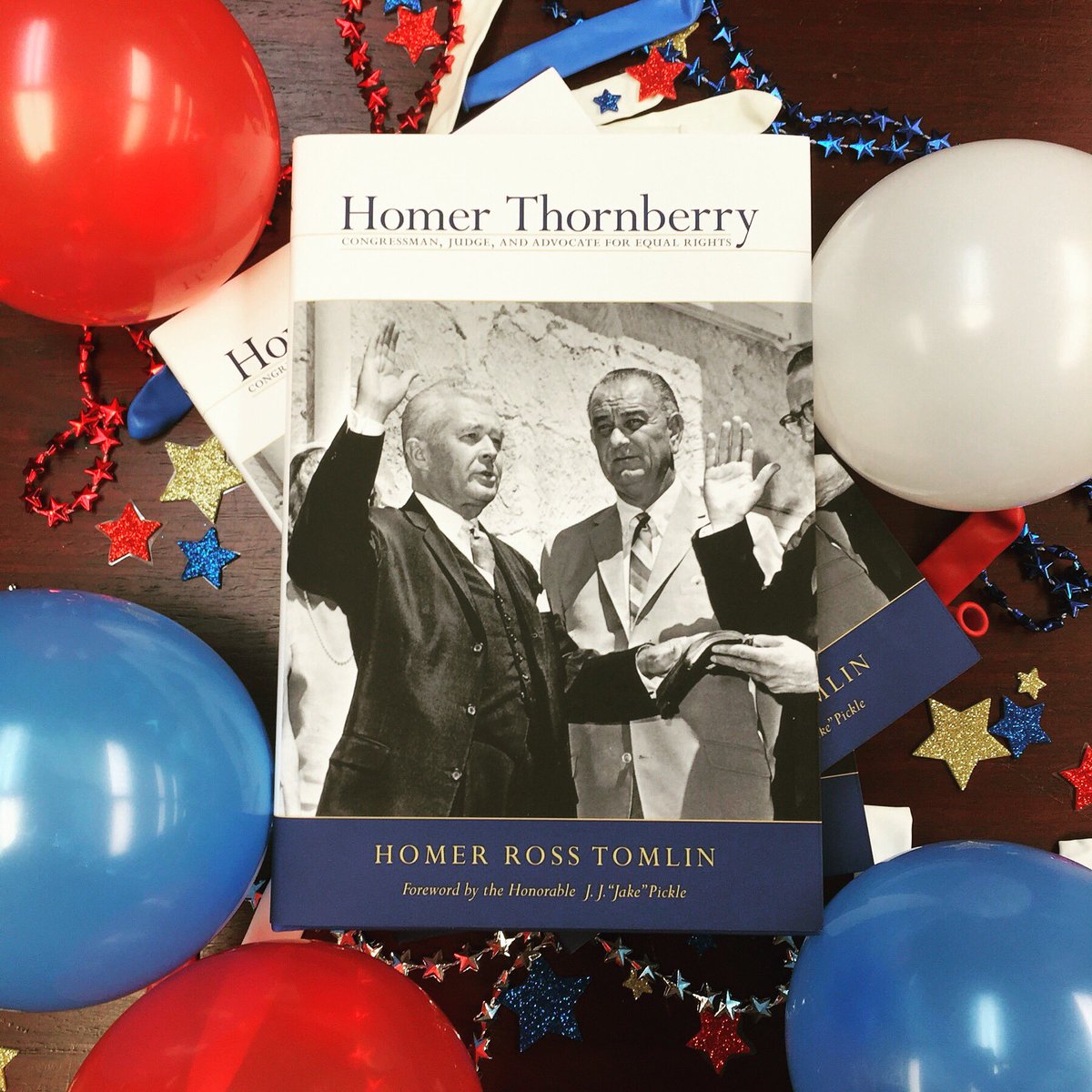 TCUPress's tweet photo. When #WorldBookDay and #TexasIndependenceDay collide, you get 30% off Texas history books at #TSHA2017! 📚 https://t.co/H9kpWrMpoD