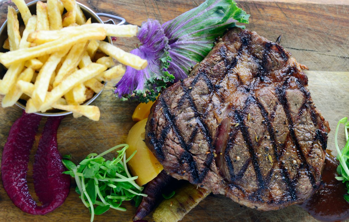 MarronBistro's tweet photo. Mmmm luscious 8oz Steak...The flavour is practically jumping off the picture! #Lunch #KosherTO #Steak #Foodie #Foodporn #ThursdayThoughts https://t.co/Zk5NctrXOb