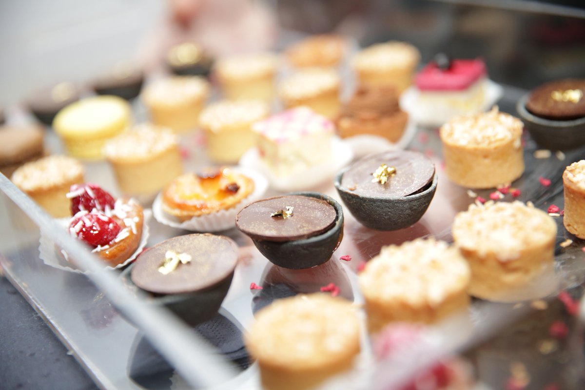 headspacegroup's tweet photo. A mouthwatering #ThrowbackThursday to our #Manchester launch party!  🎈🎉🍸 Thanks to  @ImpactCatering for all of this amazing-ness 👀 #foodporn https://t.co/8rCDf5TvOQ