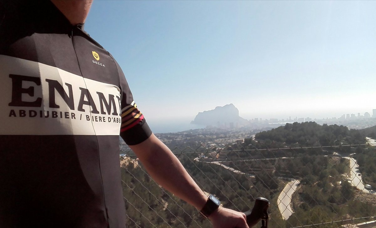 We onderwerpen de nieuwe ename wieleroutfit aan de laatste testen in Calpe. Zeer binnenkort verkrijgbaar!