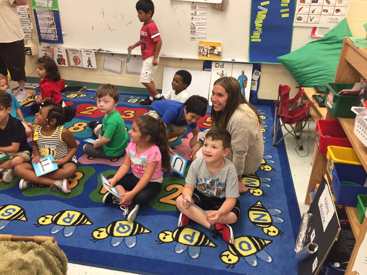 SmithCPreK's tweet photo. Our visitor from Cabrini University @SmithCPreK @CESCorkyBear @collierschools https://t.co/UQR3muNXVl