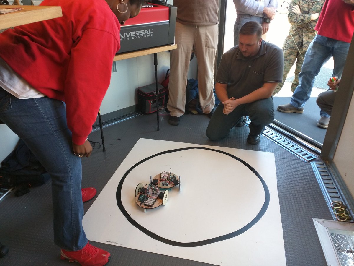 AV4Springfield's tweet photo. Championship robot battle! #robobattle @Marinemakers #Marinemaker https://t.co/fjjYE49gsE