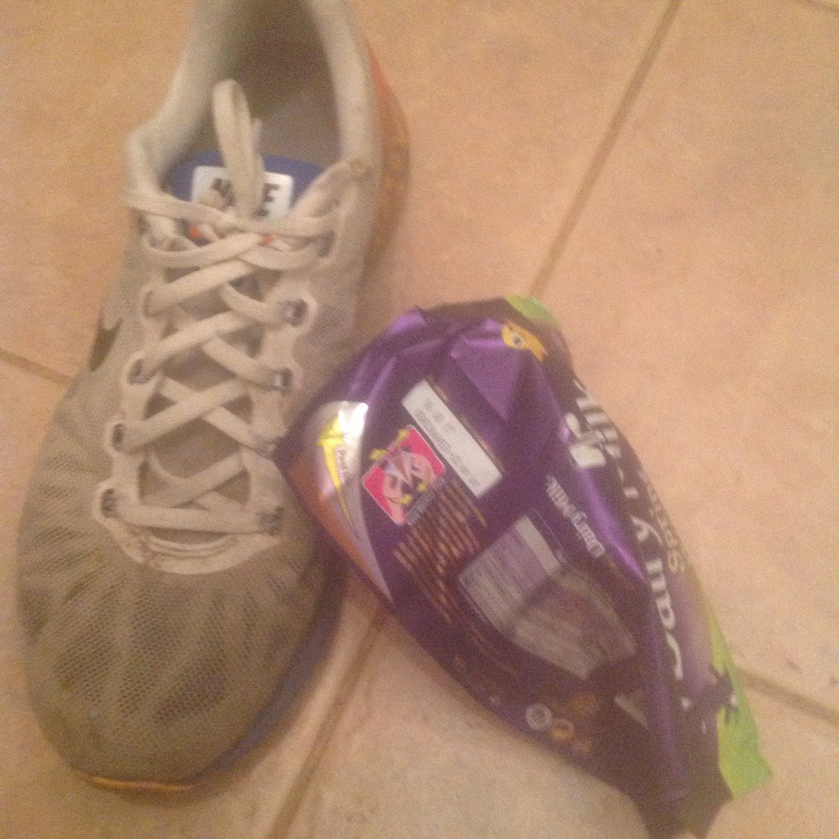 jonnyegotrip's tweet photo. #randomcombinations. Eat a whole #Dairymilk then #running?! Bowieandmikartistik? @mikartistik https://t.co/Avef2rtQPD