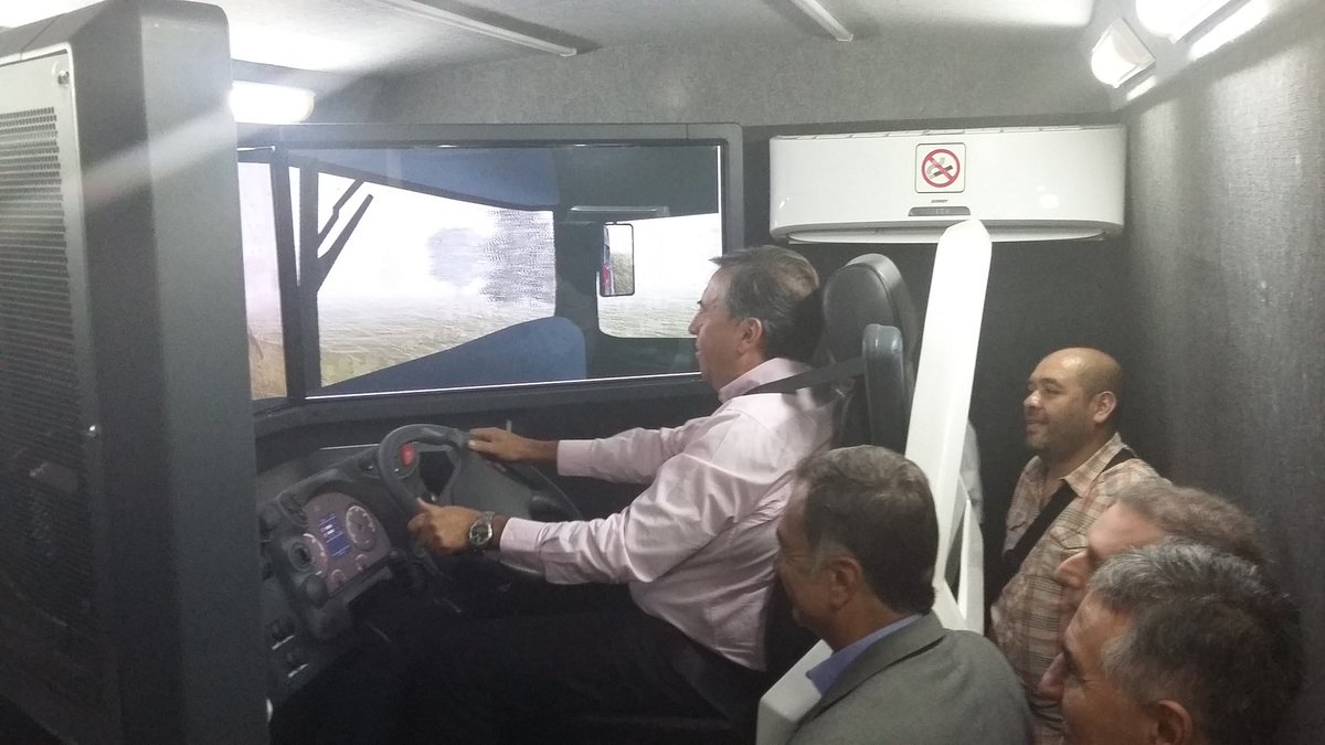 Transporte_Mza's tweet photo. El #SimuladorDeConduccion que presentó @AUTAMoficial permitira completar la formación de conductores de colectivos https://t.co/qmLG07w80G