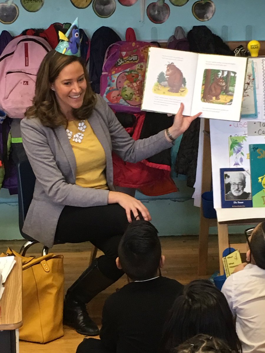 bhart610's tweet image. Thank you @STCMilwaukee @owens100 For spending your morning with us #sasreadingweek #saspride