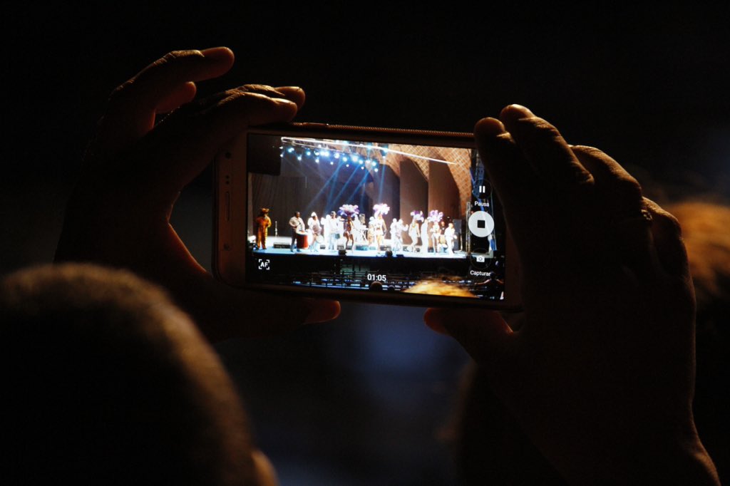 Quiero felicitar a todas y todos los que hacen del Carnaval, la fiesta más linda.

Más allá de #nochedefallos, lo importante es disfrutarlo.