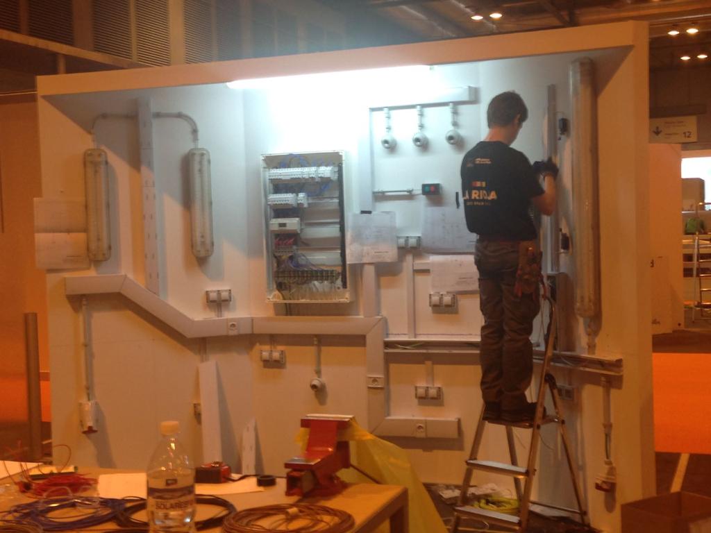 SchneiderES's tweet image. Muy buena 2ª jornada en el #SpainSkills que llega a su fín. Mañana más y mejor @IESAtenea @iesmanacor @iescorella #FPImparable #LifeisOn