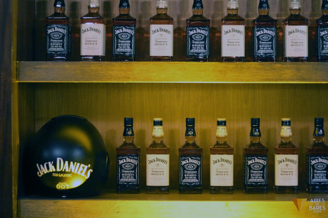AiresdeBares's tweet photo. #EnBarra: entrá en la sección del site con foto-galería y reviví los mejores momentos del #RockNDrive con @JackDaniels_US. #ADB https://t.co/4QA3KwtfyN