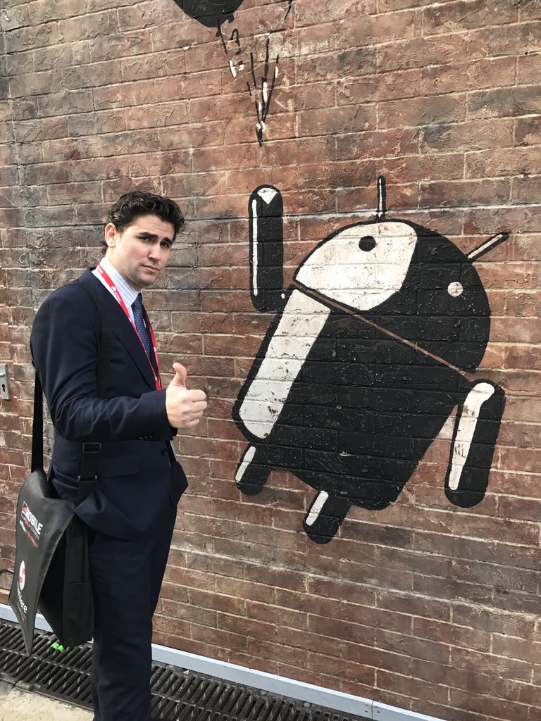 rafasinger's tweet image. El #MWC17 ha sido espectacular, volvemos con muchas ideas para trasladar a nuestro modelo de negocio. Y habiendo visto el 3310 🙂. #Noteges