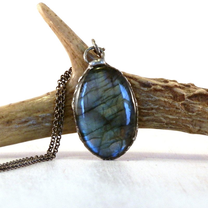 jolieglace's tweet photo. Labradorite necklace - labradorite boho - bohemian pendant - eart… https://t.co/yQcBxSxyVY #bohochic #EarthyNecklace https://t.co/aYRa27tRJt