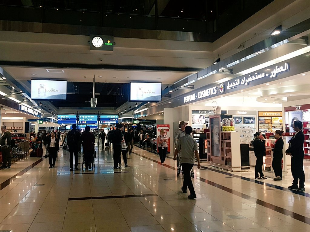 kyzee131's tweet image. Waiting for the next 🛫🛫 #emirates #anotherflight #traveller #travelling #travel #travelgoals #ThursdayTravel #excited #hotweather 🌞