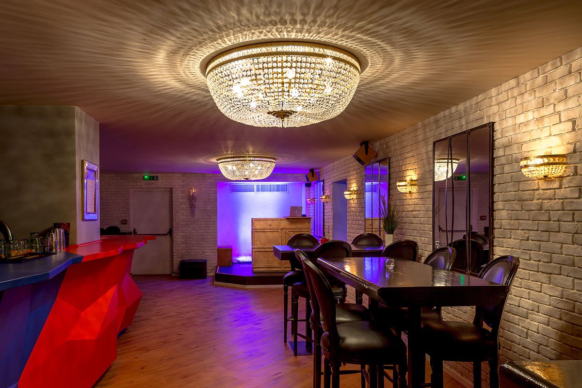 BarsParis's tweet photo. Ce soir, L'Atelier des Artistes accueille un évènement consacré à la créatrice #mode Noémie Devime. Programme : défilé, dîner et #openbar ! https://t.co/D8iONsETEC