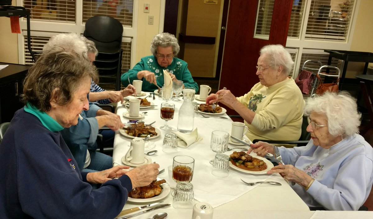 GlenOaksHC's tweet photo. Special Chef's Luncheon to "test" delicious recipes for upcoming Culinary Olympics! #TrilogyLiving #ourchefrocks #whatsfordinner https://t.co/AuD1WBlIoW