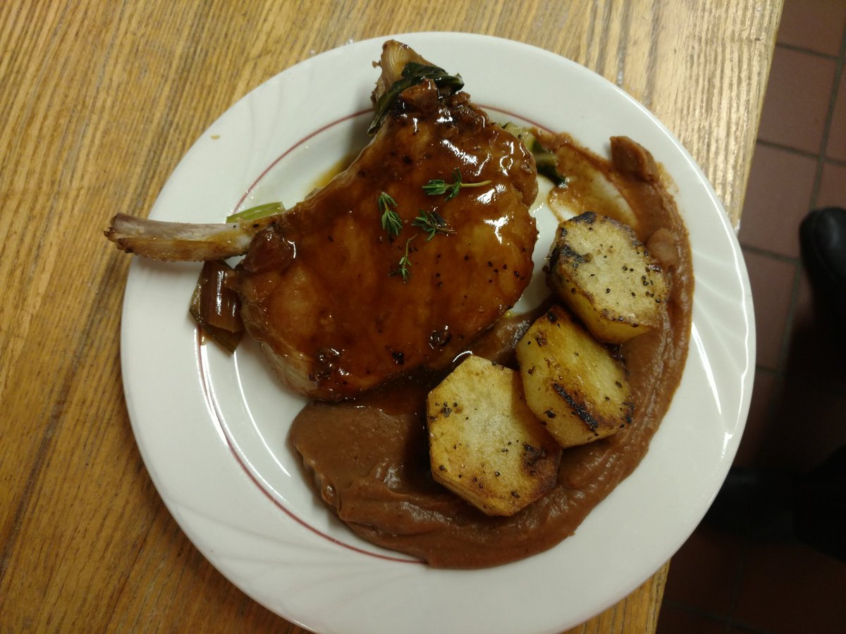 GlenOaksHC's tweet photo. Special Chef's Luncheon to "test" delicious recipes for upcoming Culinary Olympics! #TrilogyLiving #ourchefrocks #whatsfordinner https://t.co/AuD1WBlIoW
