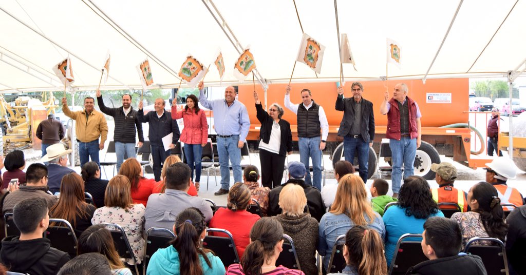 Gabyoss's tweet photo. En marcha segunda etapa Prol. Lib. V. Carranza #Nava enlace carr. 57 con carr. 2 #MásInfraestructura Inversión 77 MDP @rubenmoreiravdz https://t.co/i9A61JB6We