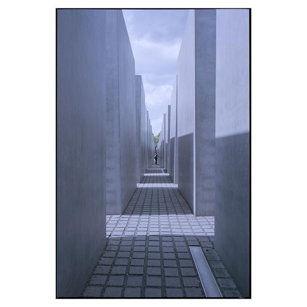 #memorialtothemurderedjewsofeurope #berlin #2015 #kodak #provia400 #fujifilm #gsw690iii #i… ift.tt/2lxzvRl