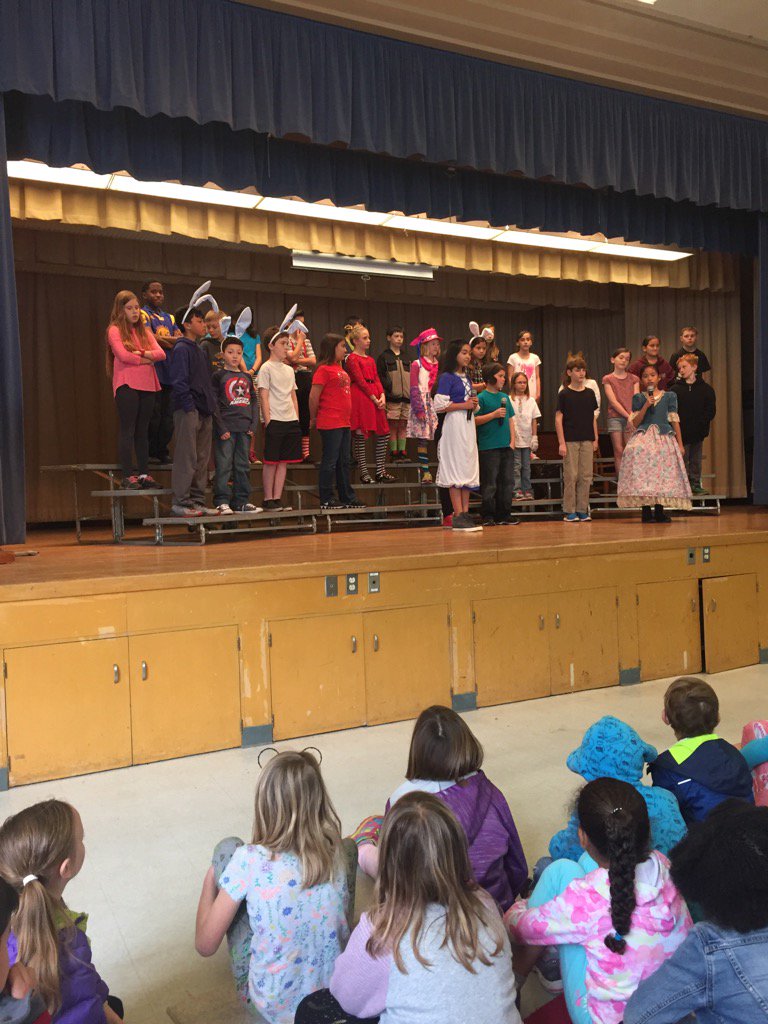 lisacordese4's tweet photo. wow, these 5th graders are teaching us so much by their play, Alice &amp; The Idioms @l562c @CrestviewLUSD #bravo https://t.co/yTvfMxSk8c